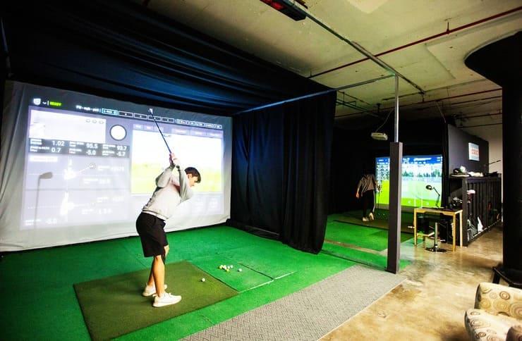 Chicago Golf and Social Club indoor golfing venue
